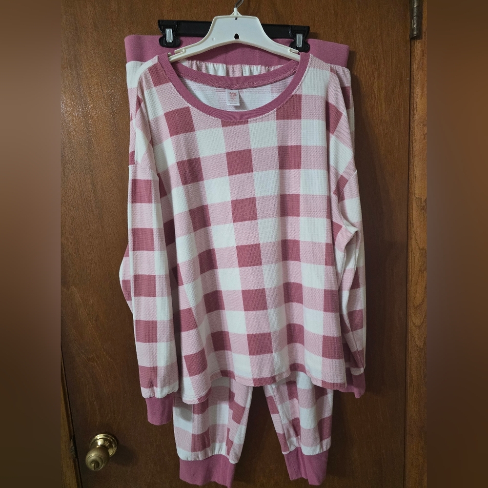 NWOT. North Pole Pajama Set